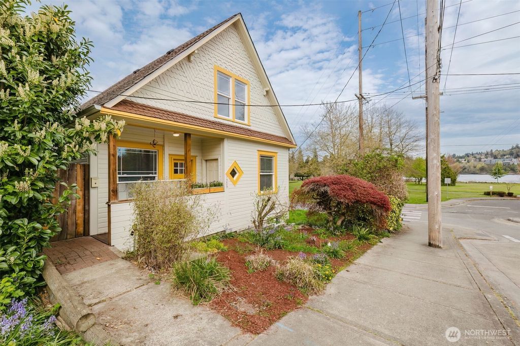 Photo of 1209 Pacific Avenue, Bremerton, WA 98337 (MLS # 2506661)