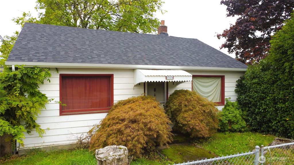 Photo of 3520 Everett Avenue, Everett, WA 98201 (MLS # 2444282)