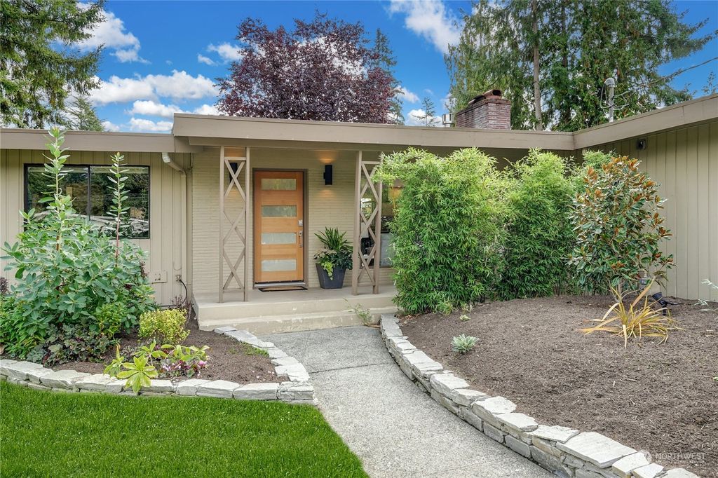 Photo of 2522 155th Avenue SE, Bellevue, WA 98007 (MLS # 2163380)