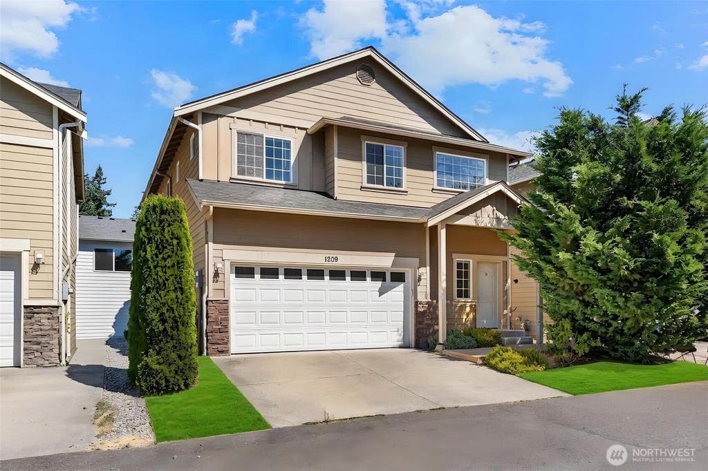 Photo of 1209 139th Place SW, Lynnwood, WA 98087 (MLS # 2572589)