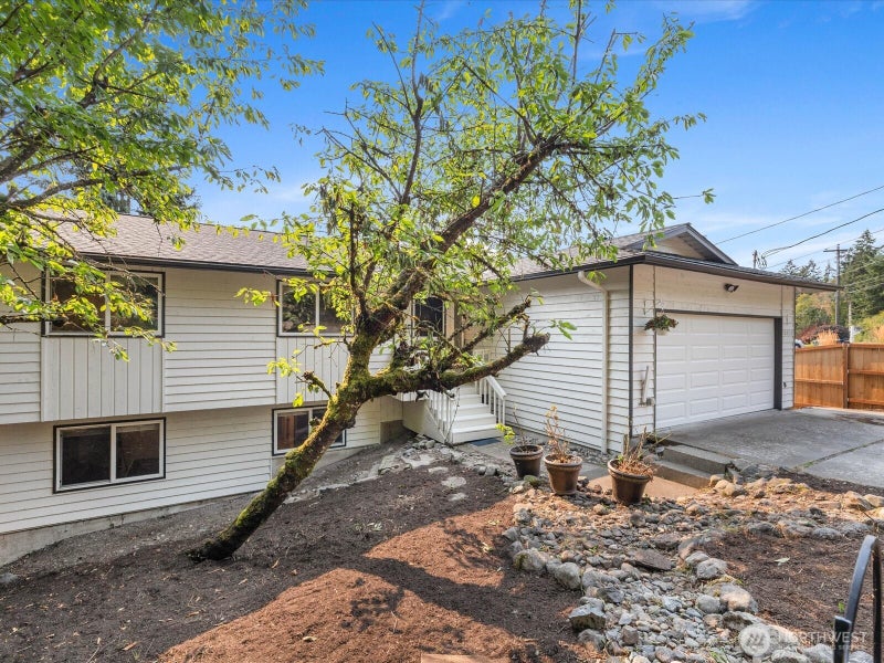 10830 Lake View Drive