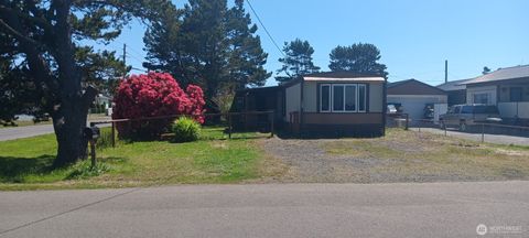 Photo of 211 13th Street, Long Beach, WA 98631 (MLS # 2396529)