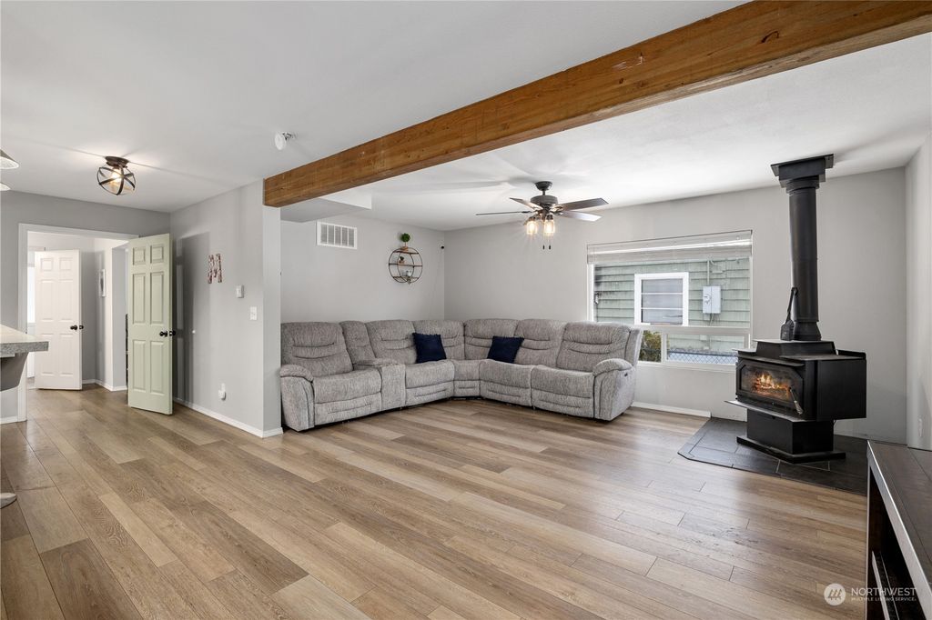 listing image 9367560840753724377