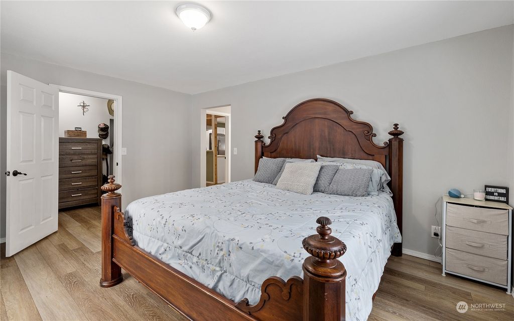 listing image 9367513871828902865