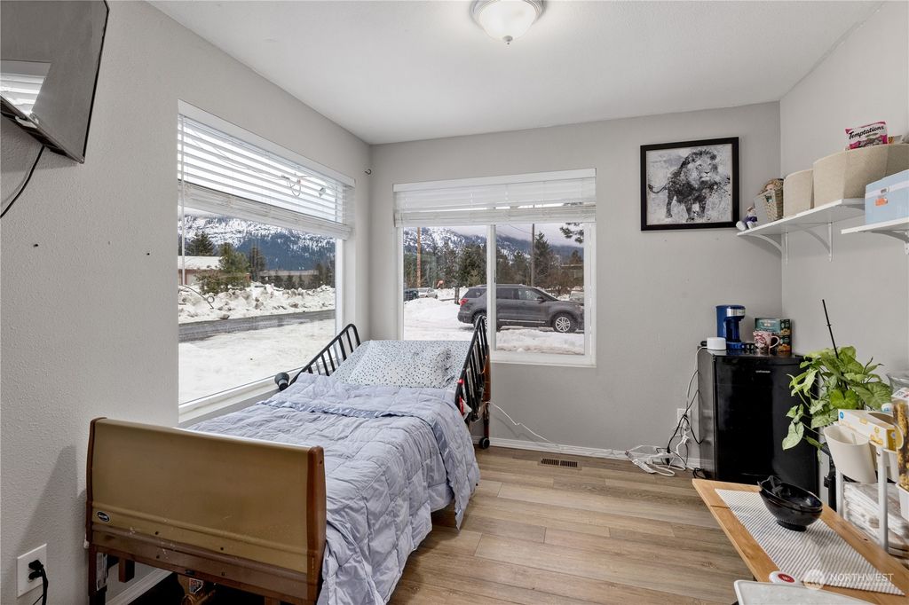 listing image 9363941644985106125
