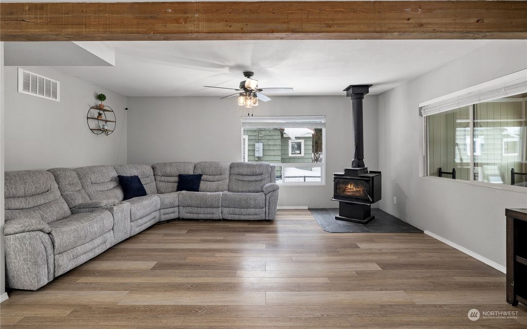 listing image 9361826793714503590