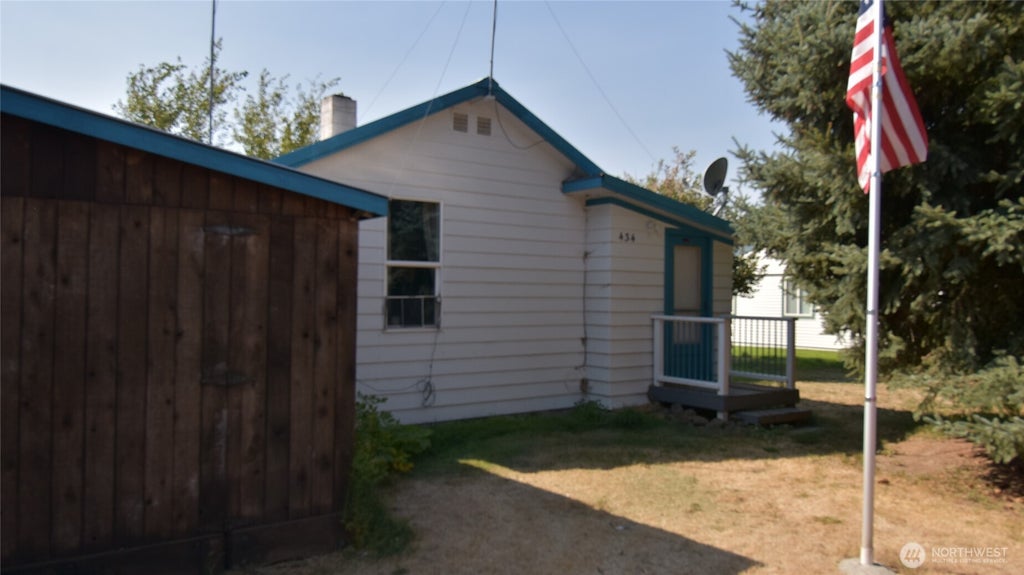 Photo of 434 NE North Avenue, Wilbur, WA 99158 (MLS # 2574433)