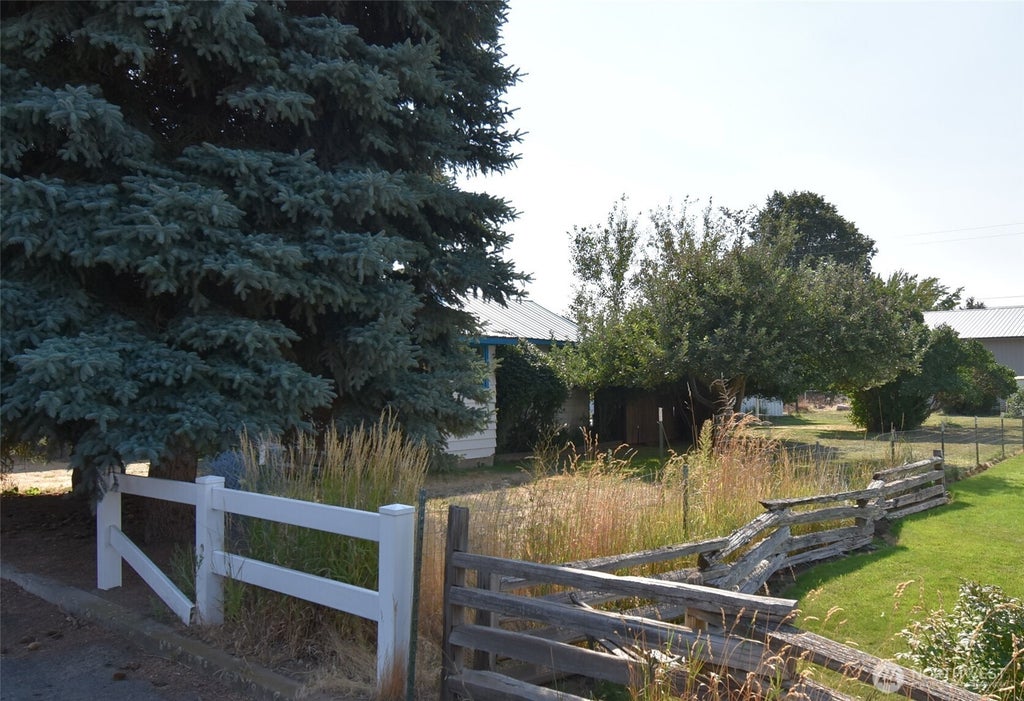 Photo of 434 NE North Avenue, Wilbur, WA 99158 (MLS # 2574433)