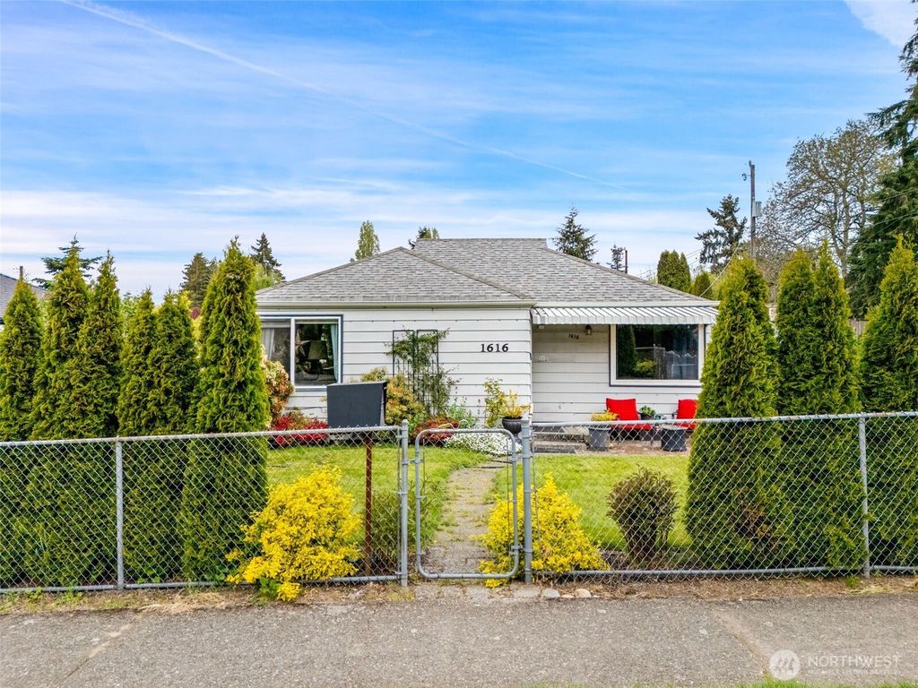 Photo of 1616 SW Thistle Street, Seattle, WA 98106 (MLS # 2514183)