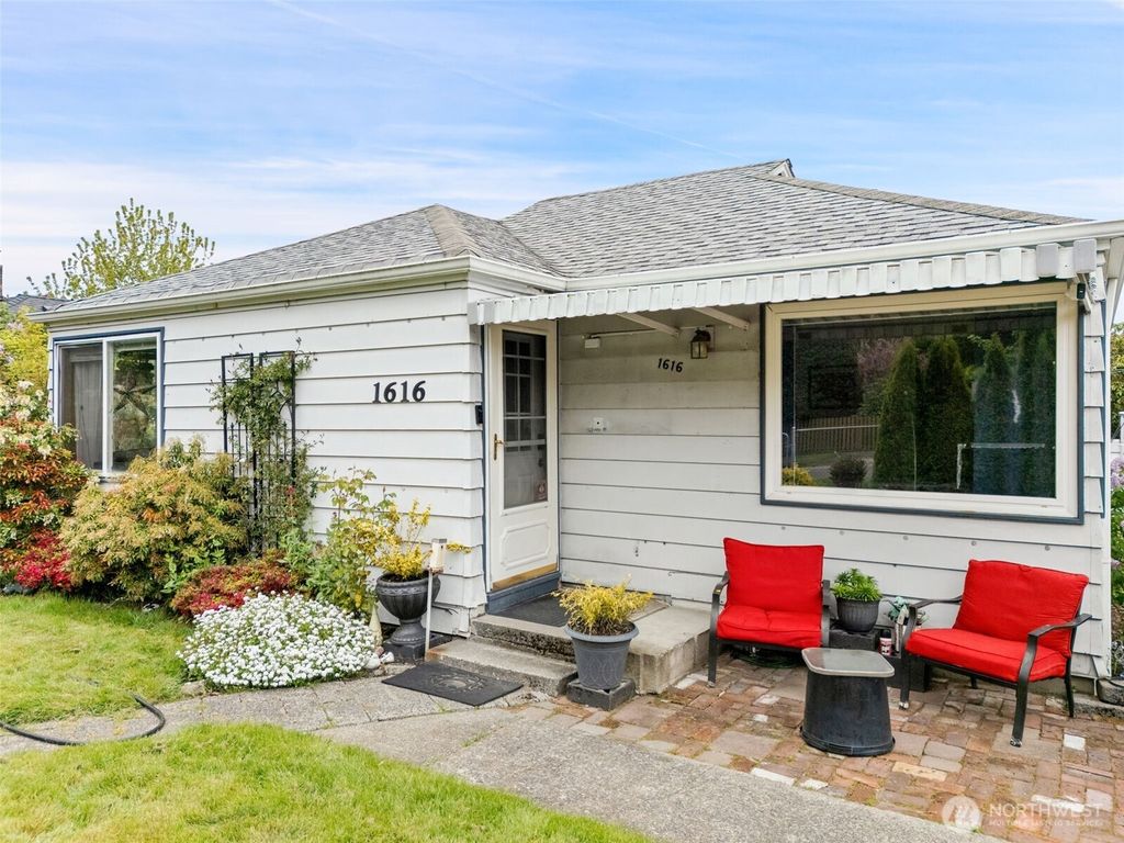 Photo of 1616 SW Thistle Street, Seattle, WA 98106 (MLS # 2514183)