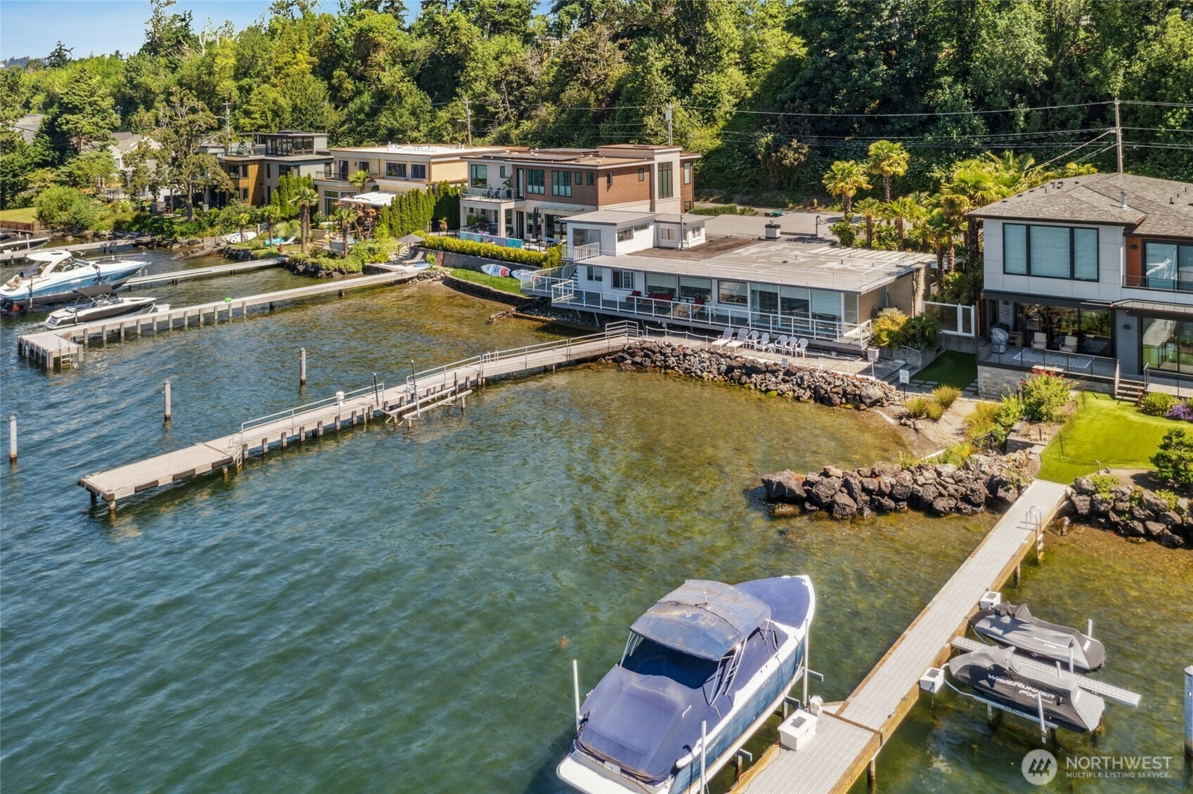 195 Lake Avenue W
