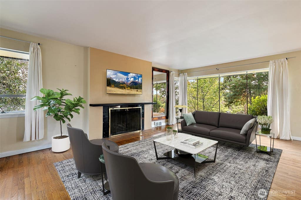 Photo of 4215 51st Avenue S, Seattle, WA 98118 (MLS # 2564506)