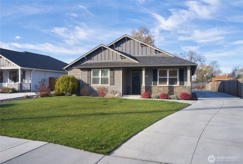 Photo of 1390 S 3rd Avenue, Walla Walla, WA 99362 (MLS # 2453935)