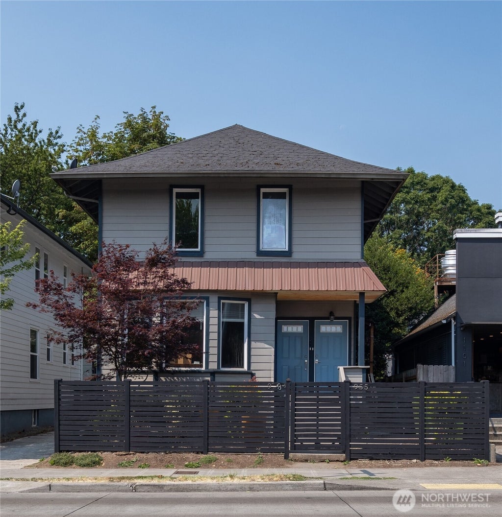 Photo of 953 /955 23RD Avenue, Seattle, WA 98122 (MLS # 2570038)