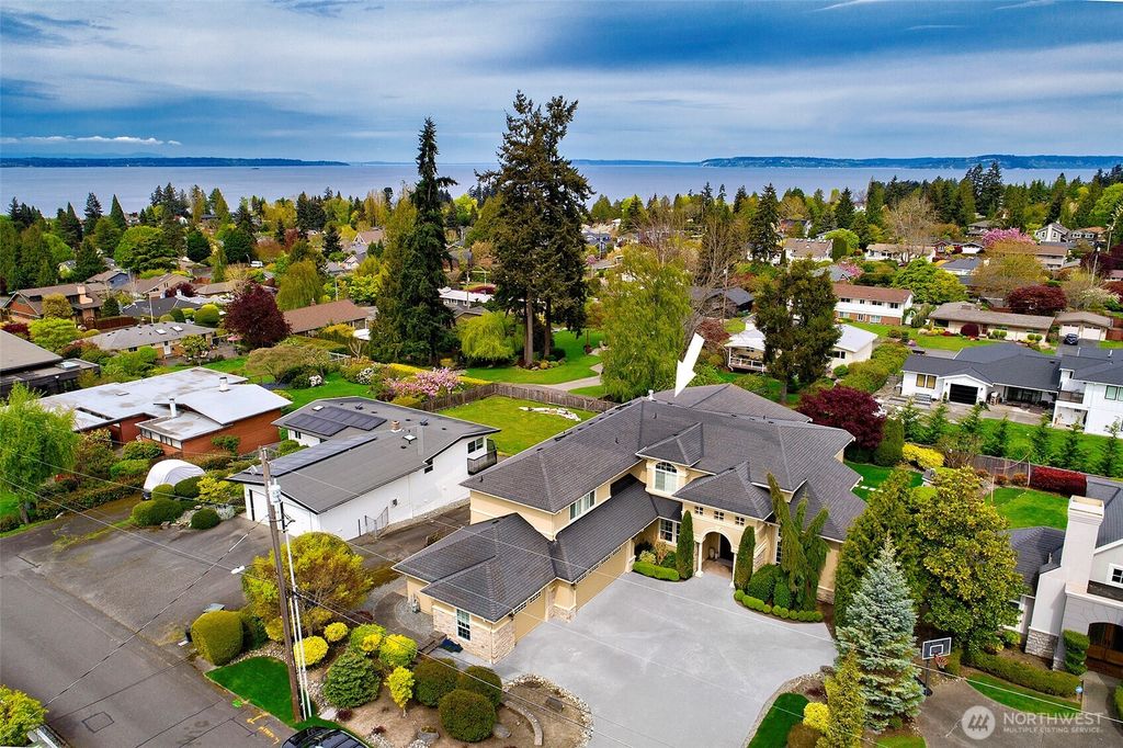 Photo of 941 Glen Street, Edmonds, WA 98020 (MLS # 2511418)