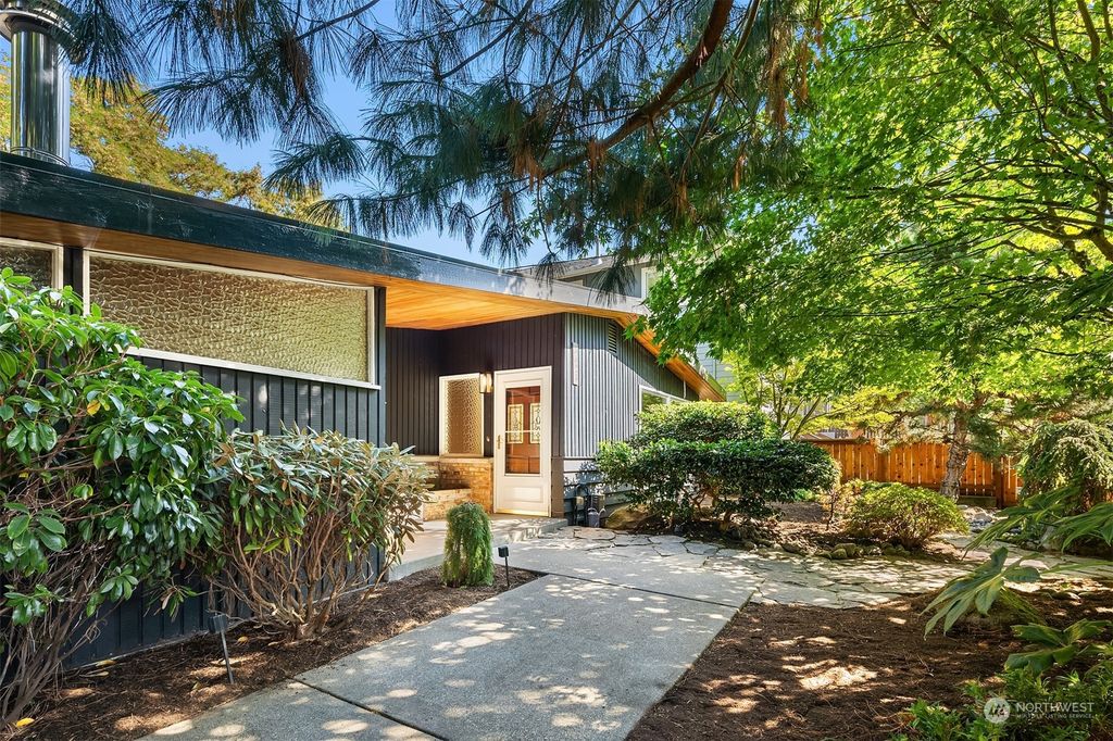 Photo of 3624 NE 117th Street, Seattle, WA 98125 (MLS # 2151949)