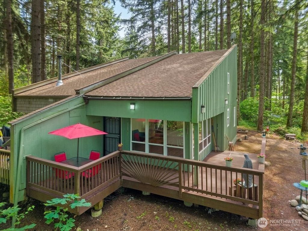 Photo of 17830 Overlake Court SE, Yelm, WA 98597 (MLS # 2539297)