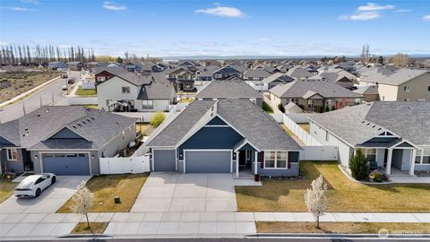 Photo of 4705 W Merlin Street, Moses Lake, WA 98837 (MLS # 2503161)
