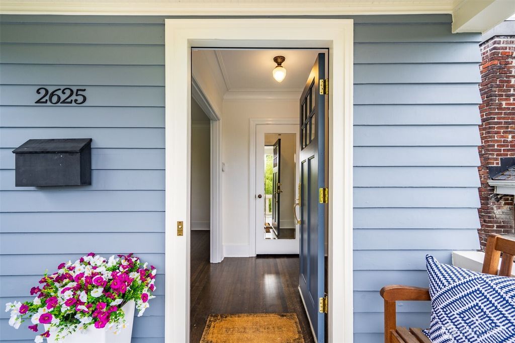 Photo of 2625 11th Avenue E, Seattle, WA 98102 (MLS # 2421305)
