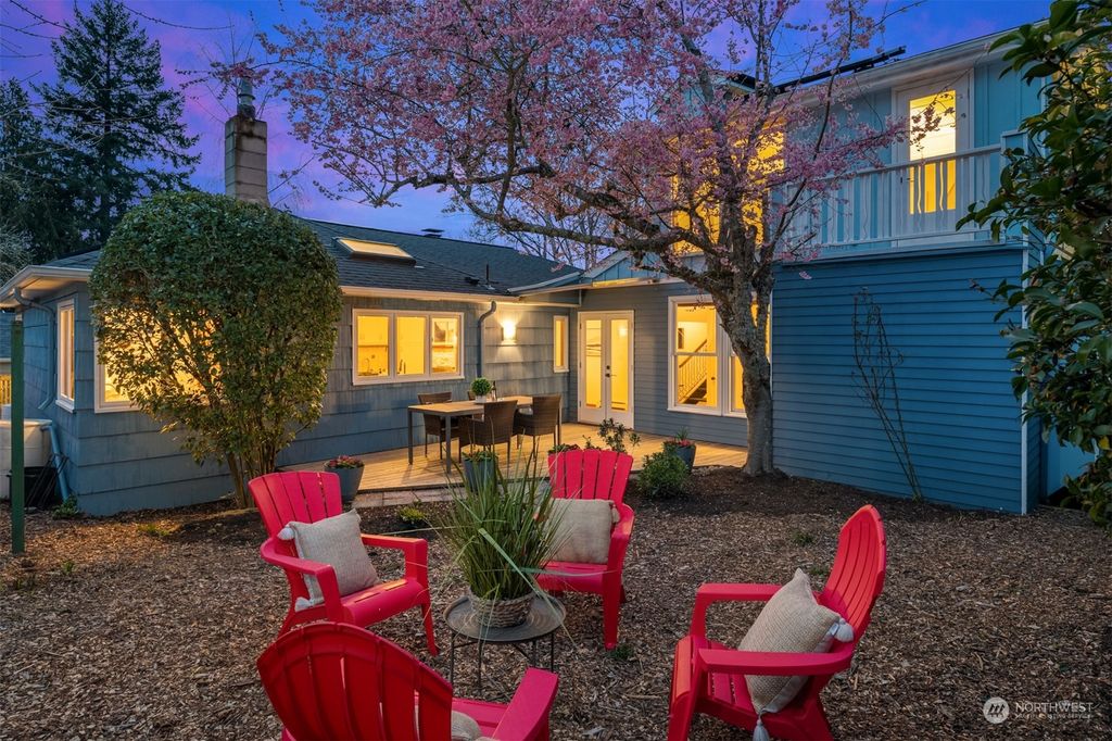 Photo of 4311 SW 102nd Street, Seattle, WA 98146 (MLS # 2047834)