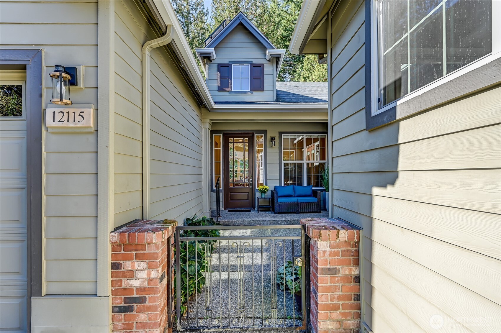 12115 Big Leaf Way NE