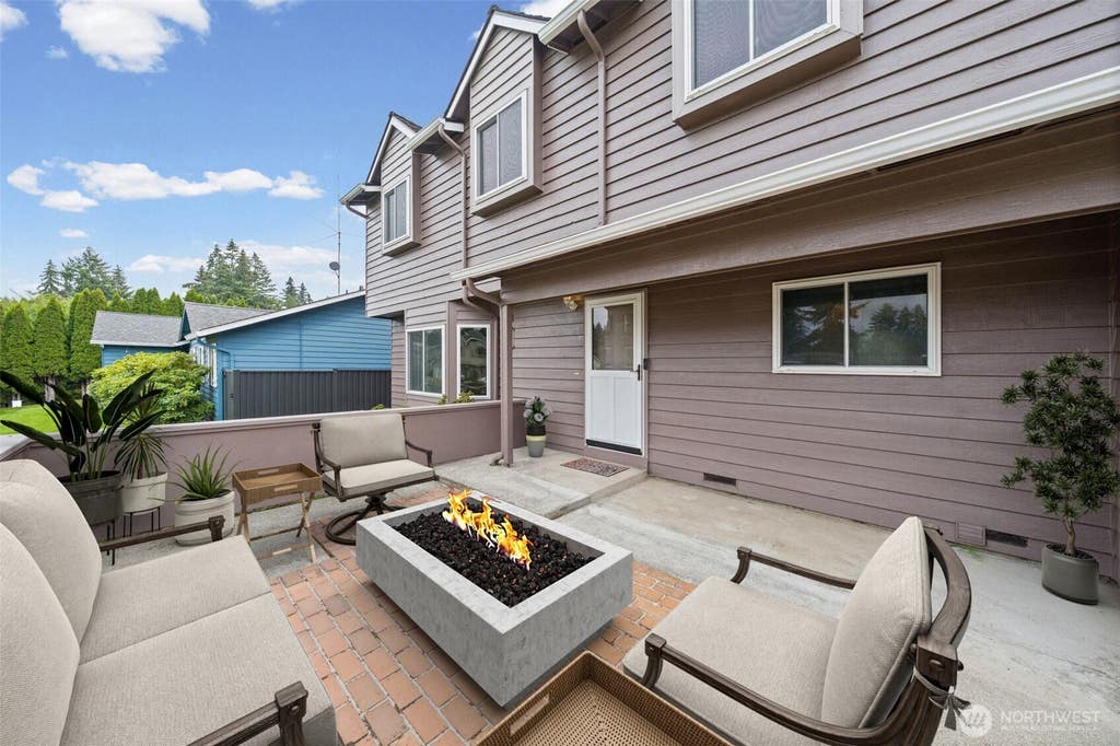 Photo of 2509 NE 23rd Place, Renton, WA 98056 (MLS # 2573755)