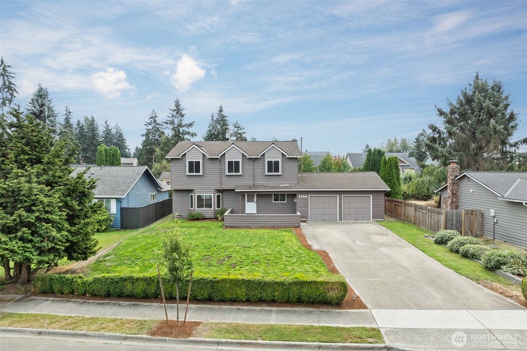 Photo of 2509 NE 23rd Place, Renton, WA 98056 (MLS # 2573755)