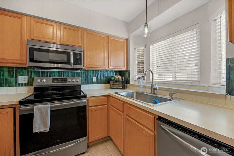 459 Queen Avenue NE 303