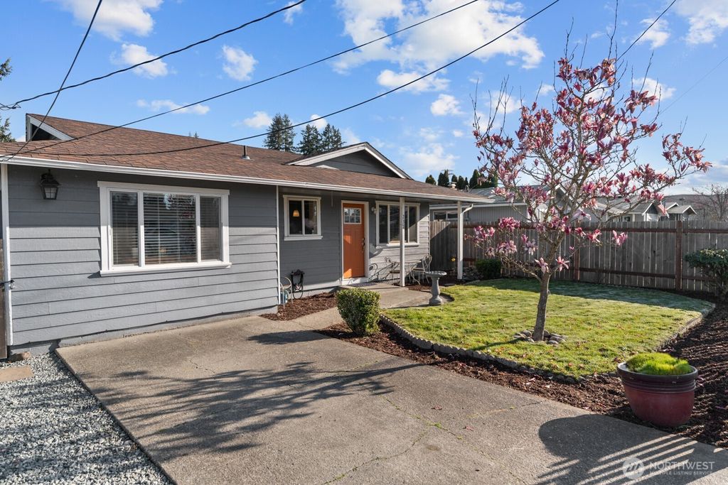 Photo of 237 169th St S St, Spanaway, WA 98387 (MLS # 2499465)