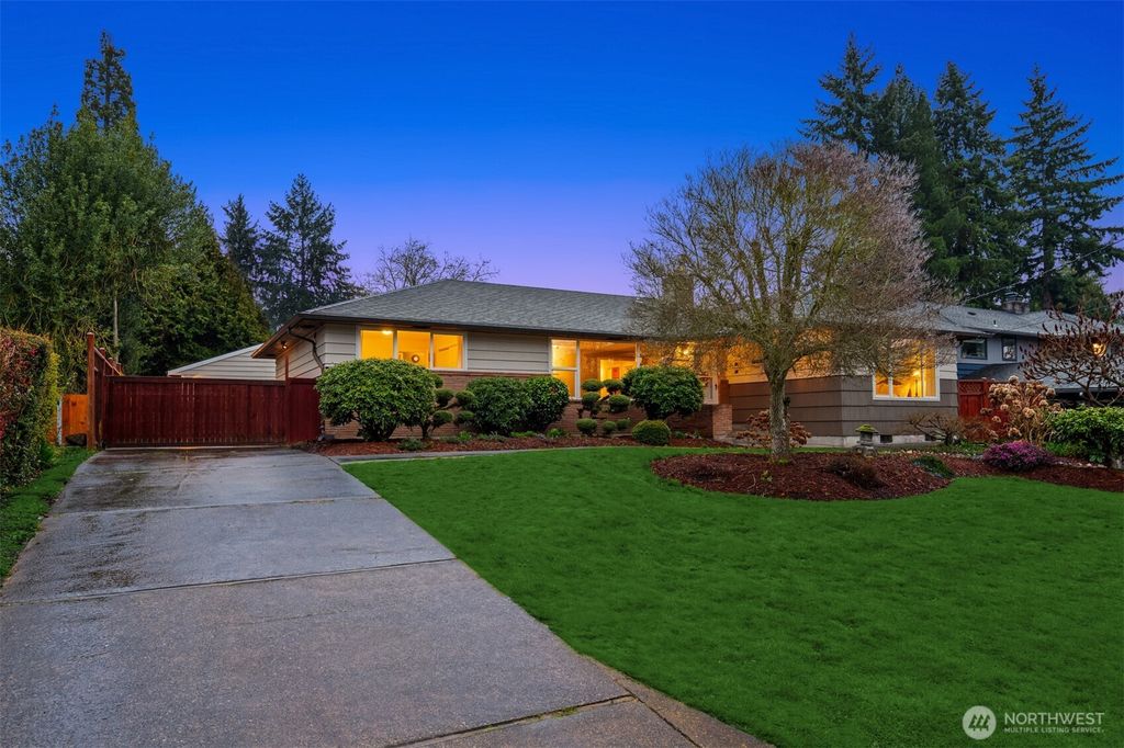 Photo of 16534 4th Avenue S, Burien, WA 98148 (MLS # 2492701)