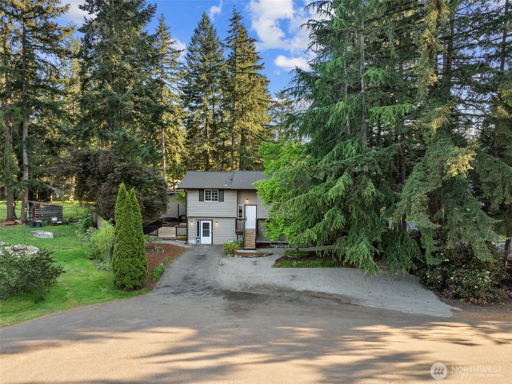 Photo of 136 Rainier Acres Road SE, Rainier, WA 98576 (MLS # 2519543)