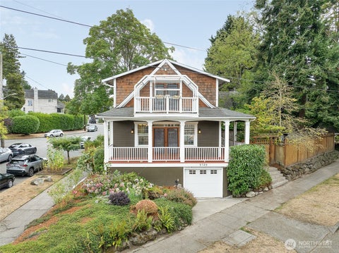 Photo of 5728 Woodlawn Avenue N, Seattle, WA 98103 (MLS # 2580242)