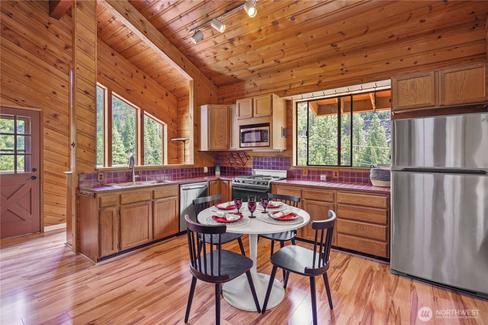 Leavenworth, Washington 98826, United States, 2 Bedrooms Bedrooms, ,2 BathroomsBathrooms,Residential,Pending,178399