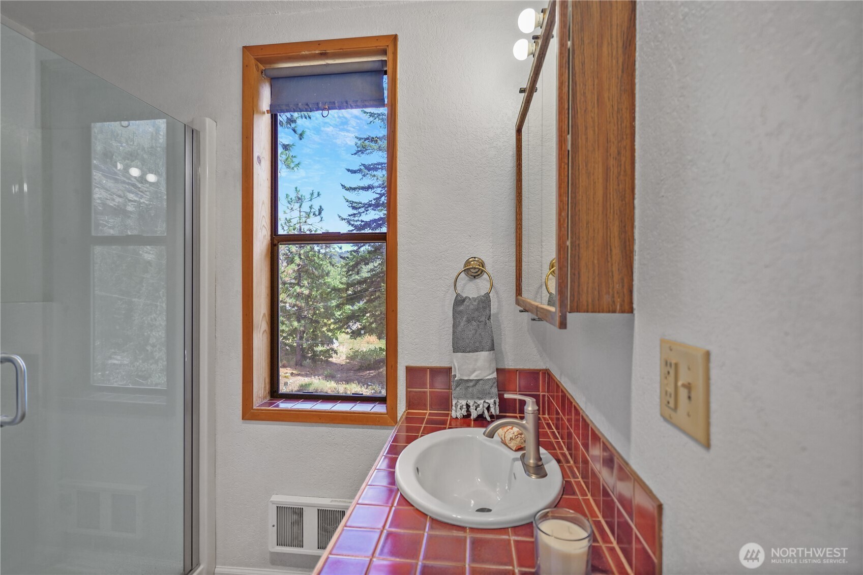 Leavenworth, Washington 98826, United States, 2 Bedrooms Bedrooms, ,2 BathroomsBathrooms,Residential,Pending,178399