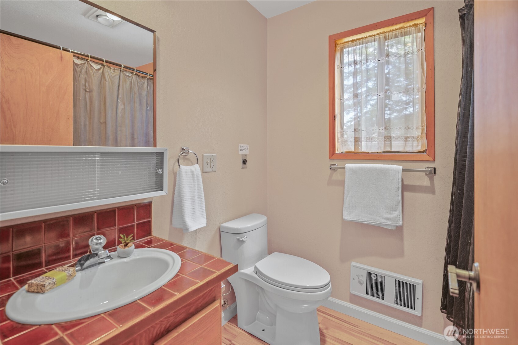 Leavenworth, Washington 98826, United States, 2 Bedrooms Bedrooms, ,2 BathroomsBathrooms,Residential,Pending,178399