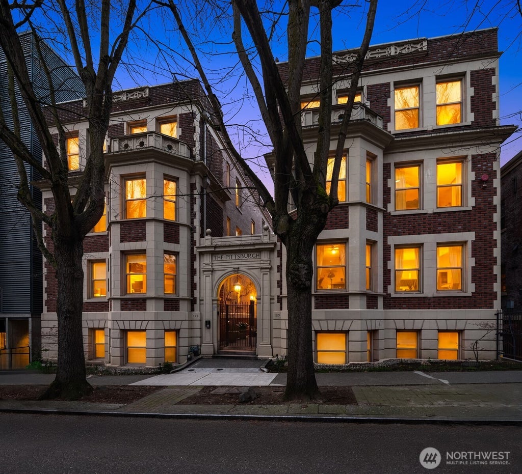 Photo of 129 Warren Avenue N #G, Seattle, WA 98109 (MLS # 2548045)