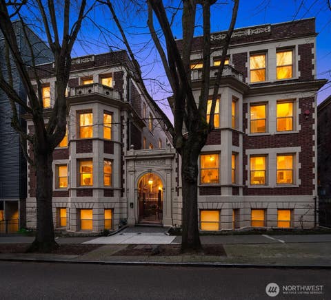 Photo of 129 Warren Avenue N #G, Seattle, WA 98109 (MLS # 2548045)