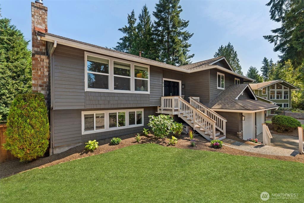 Photo of 1618 5th Place, Kirkland, WA 98033 (MLS # 2573779)