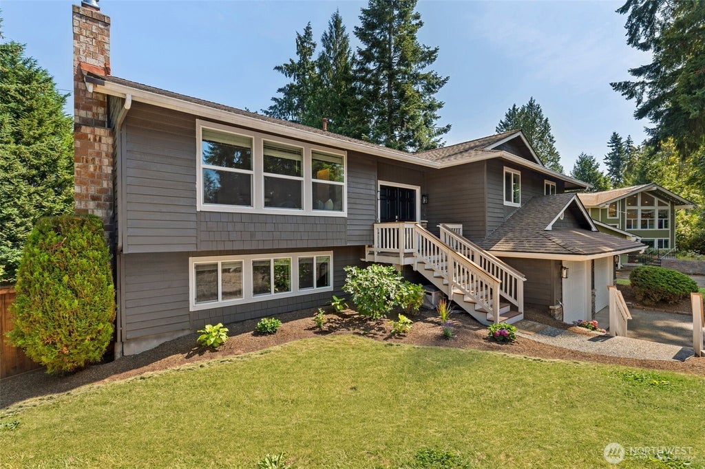 Photo of 1618 5th Place, Kirkland, WA 98033 (MLS # 2573779)