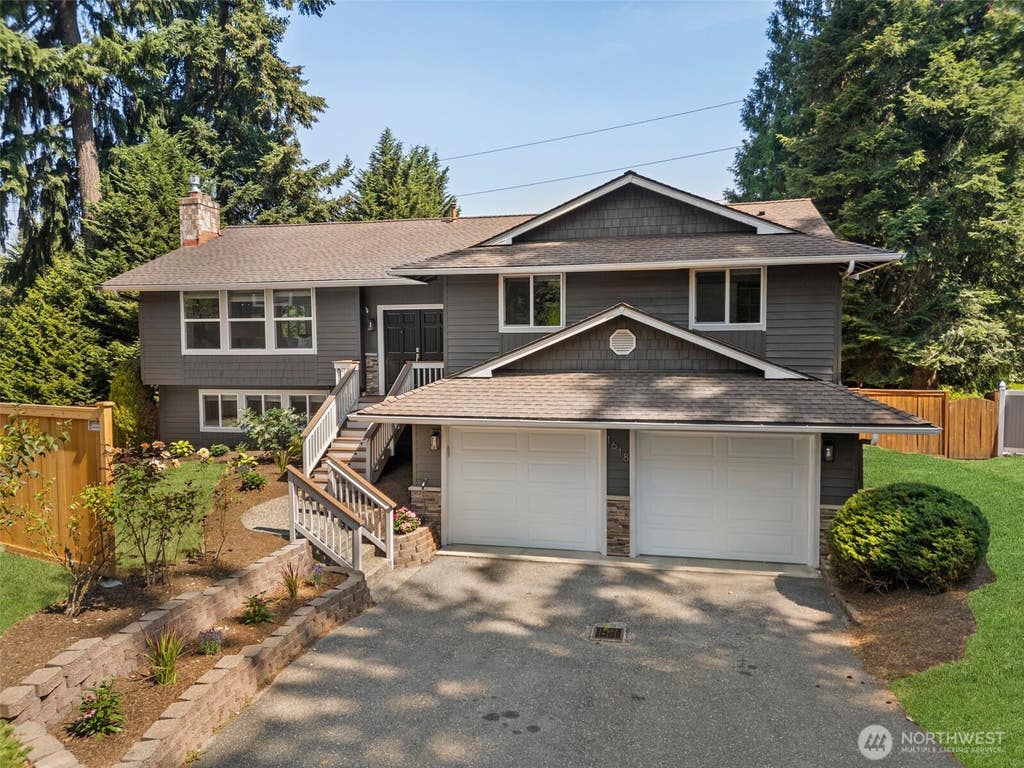 Photo of 1618 5th Place, Kirkland, WA 98033 (MLS # 2573779)