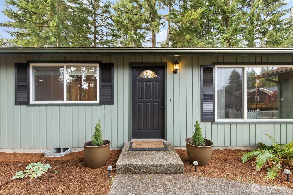 Photo of 12524 25th Avenue SE, Everett, WA 98208 (MLS # 2589796)