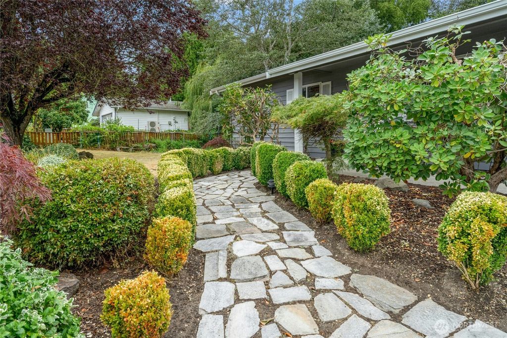 Photo of 13316 121st Avenue NE, Kirkland, WA 98034 (MLS # 2418117)