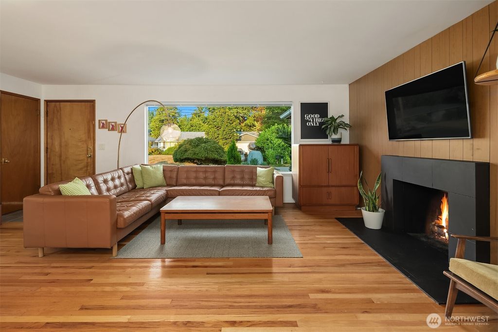 Photo of 16711 3rd Avenue S, Burien, WA 98148 (MLS # 2425625)