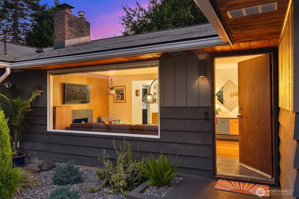 Photo of 16711 3rd Avenue S, Burien, WA 98148 (MLS # 2425625)