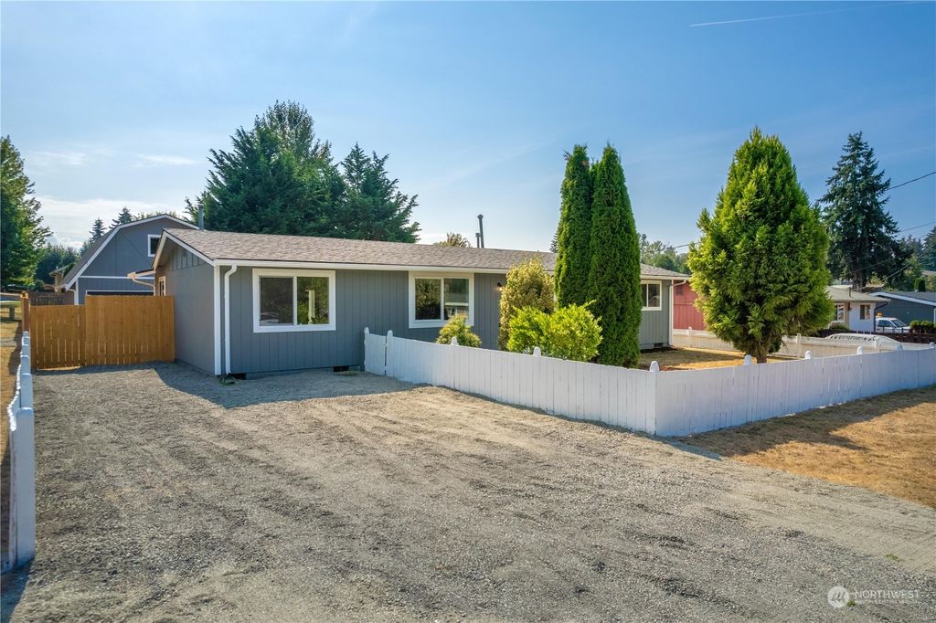 Photo of 1905 SW 351st Street, Federal Way, WA 98023 (MLS # 2027503)