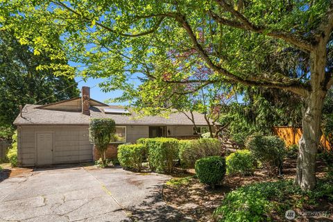 Photo of 7611 NE 8th Street, Medina, WA 98039 (MLS # 2384686)