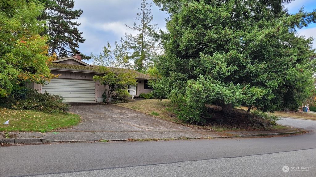 Photo of 1005 145th Pl Pl SE, Bellevue, WA 98007 (MLS # 2168787)