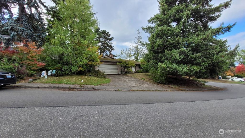 Photo of 1005 145th Pl Pl SE, Bellevue, WA 98007 (MLS # 2168787)