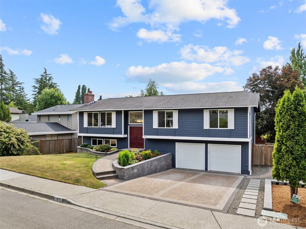 Photo of 11827 104th Avenue NE, Kirkland, WA 98034 (MLS # 2398688)