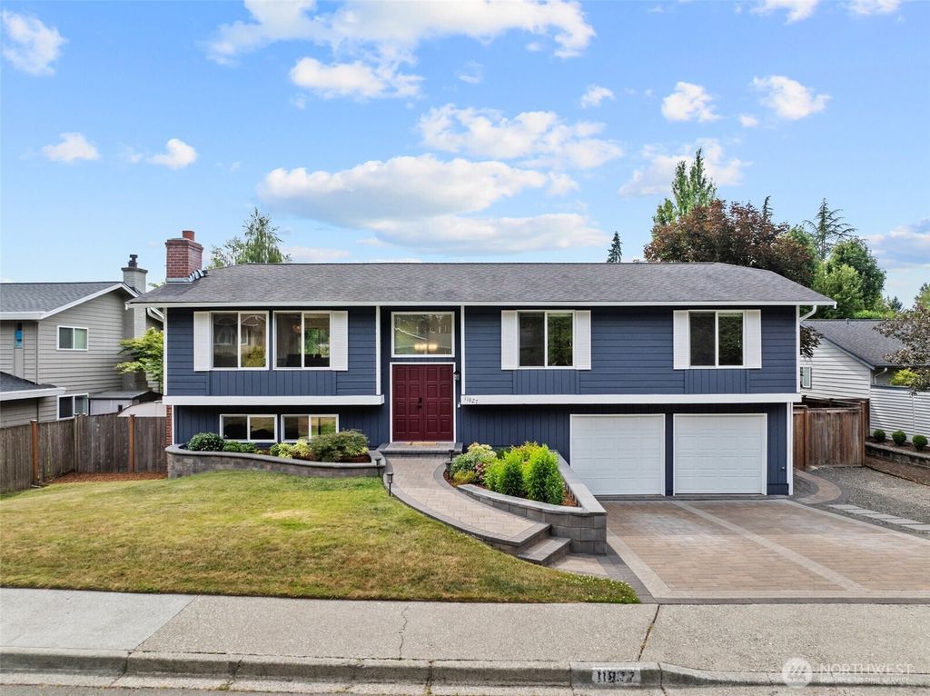 Photo of 11827 104th Avenue NE, Kirkland, WA 98034 (MLS # 2398688)
